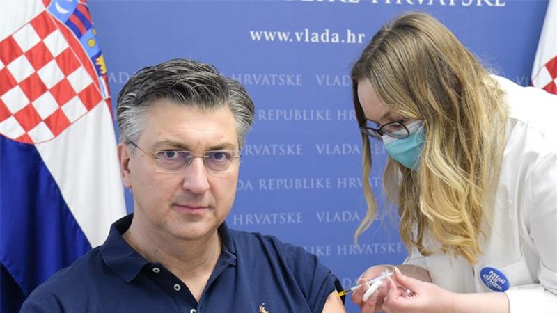 Premijer Plenković primio booster dozu cjepiva